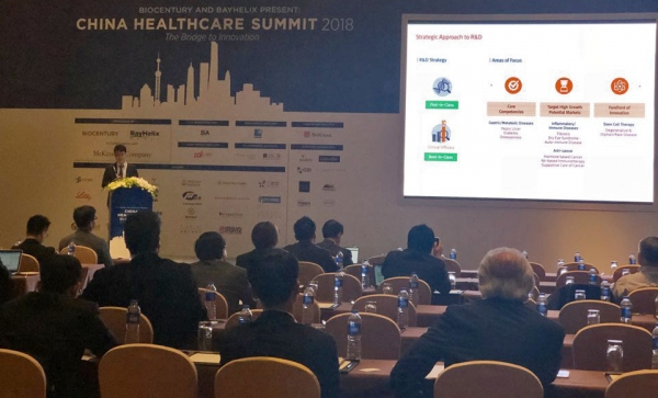 전승호 대웅제약 사장이 '제 5회 China Healthcare Summit'에 참석해 대웅제약의 비전과 R&D 역량에 대해 발표하고 있다.