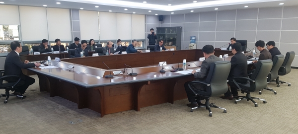한국석유관리원이 14일 기관 사업운영 등 경영 전반에 대한 리스크를 관리하는 ‘리스크 관리위원회’를 구성하고 첫 회의를 개최했다.